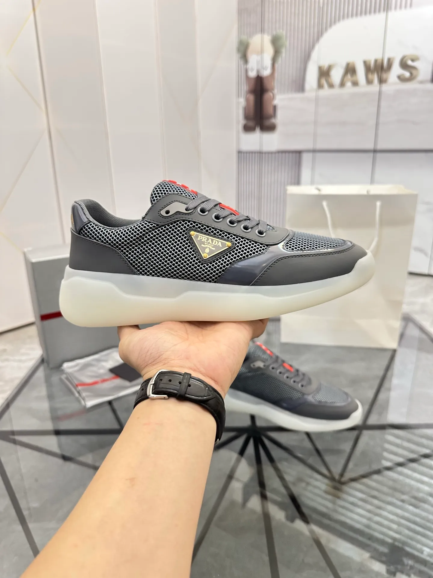 Men's shoes for sale 💰: 💰P620¥ High-end top quality Product trademark: Prada *"Prada*" low-top casual shoes Regular size: 38-45 (can be customized to 46) Product materials: Upper imported first-layer cowhide spliced ​​with original fabric, breathable lining, cowhide foot pads, original outsole. No.: 001
